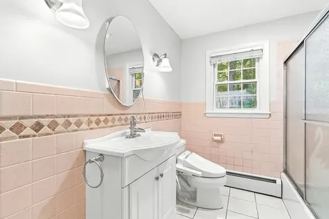10 Oakdale Avenue Nashua NH 03062
