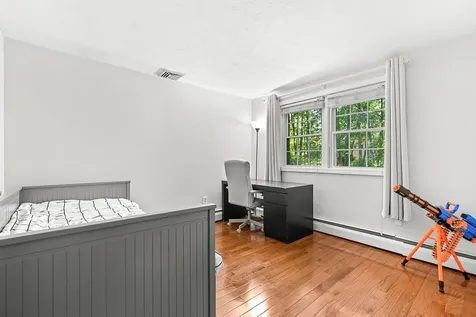 10 Oakdale Avenue Nashua NH 03062