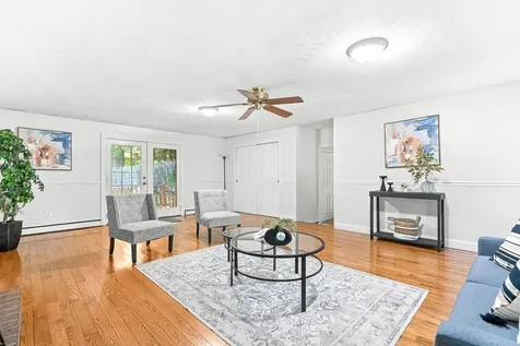 10 Oakdale Avenue Nashua NH 03062