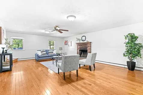 10 Oakdale Avenue Nashua NH 03062