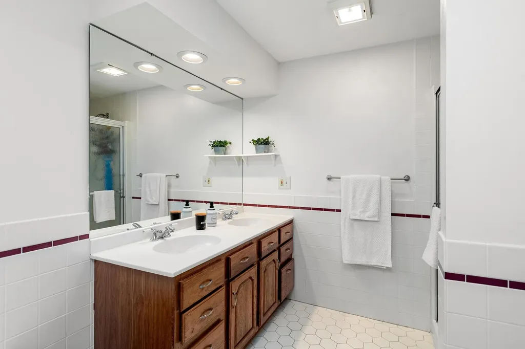1 Hiawatha Avenue Essex Junction VT 05452