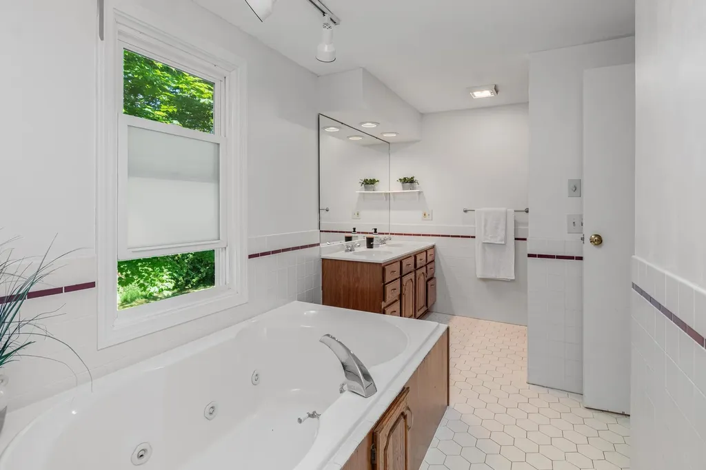1 Hiawatha Avenue Essex Junction VT 05452