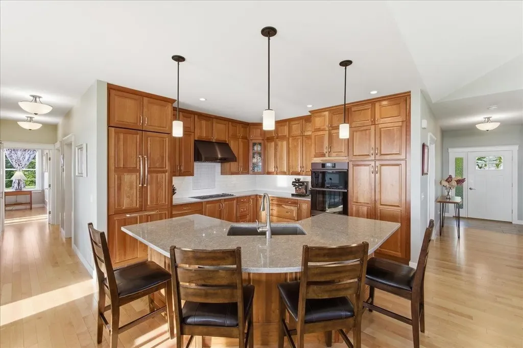 405 Harriet Drive Georgia VT 05478