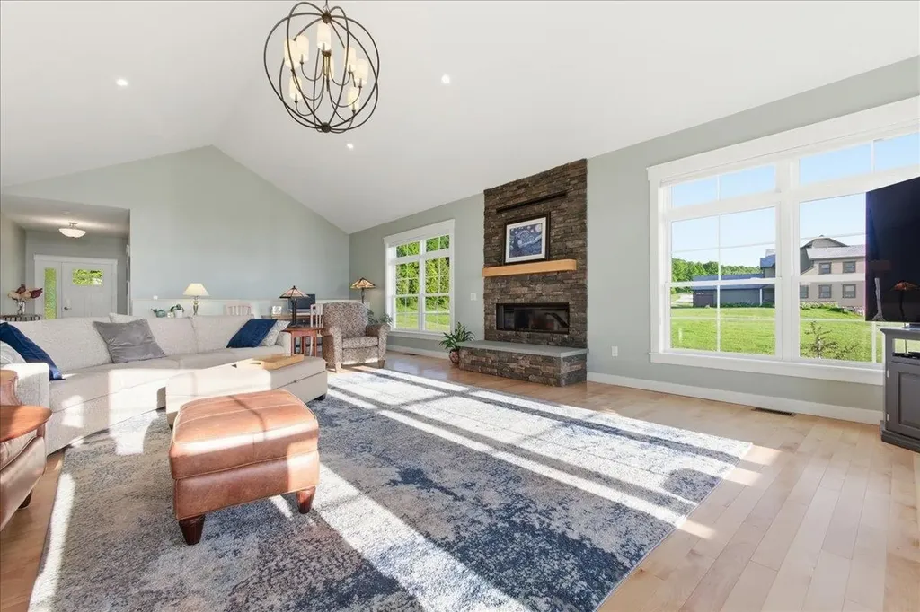 405 Harriet Drive Georgia VT 05478