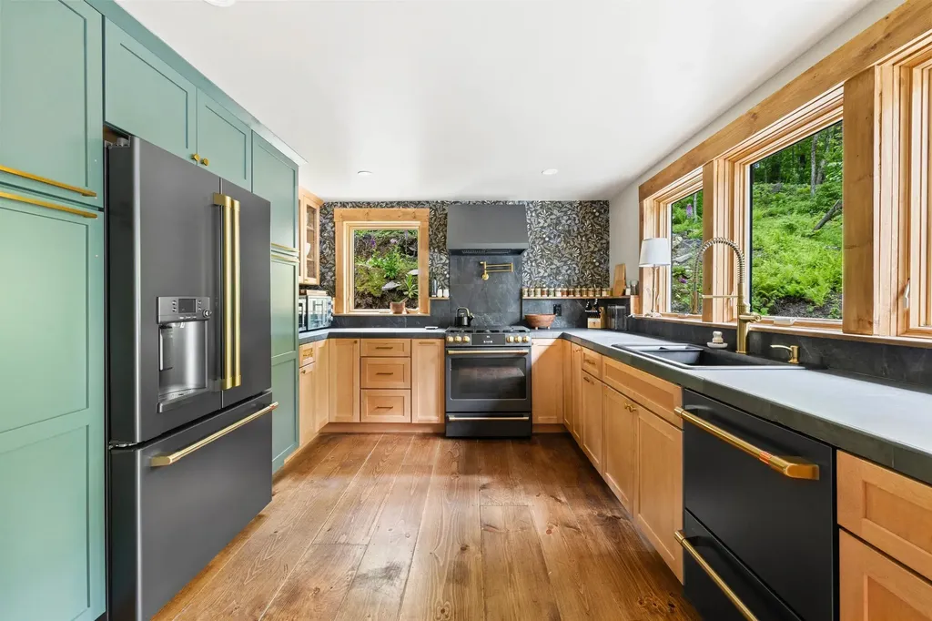 65 Lower Taylor Hill Road Winhall VT 05340