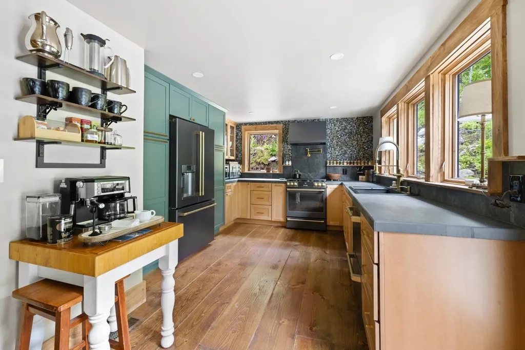 65 Lower Taylor Hill Road Winhall VT 05340