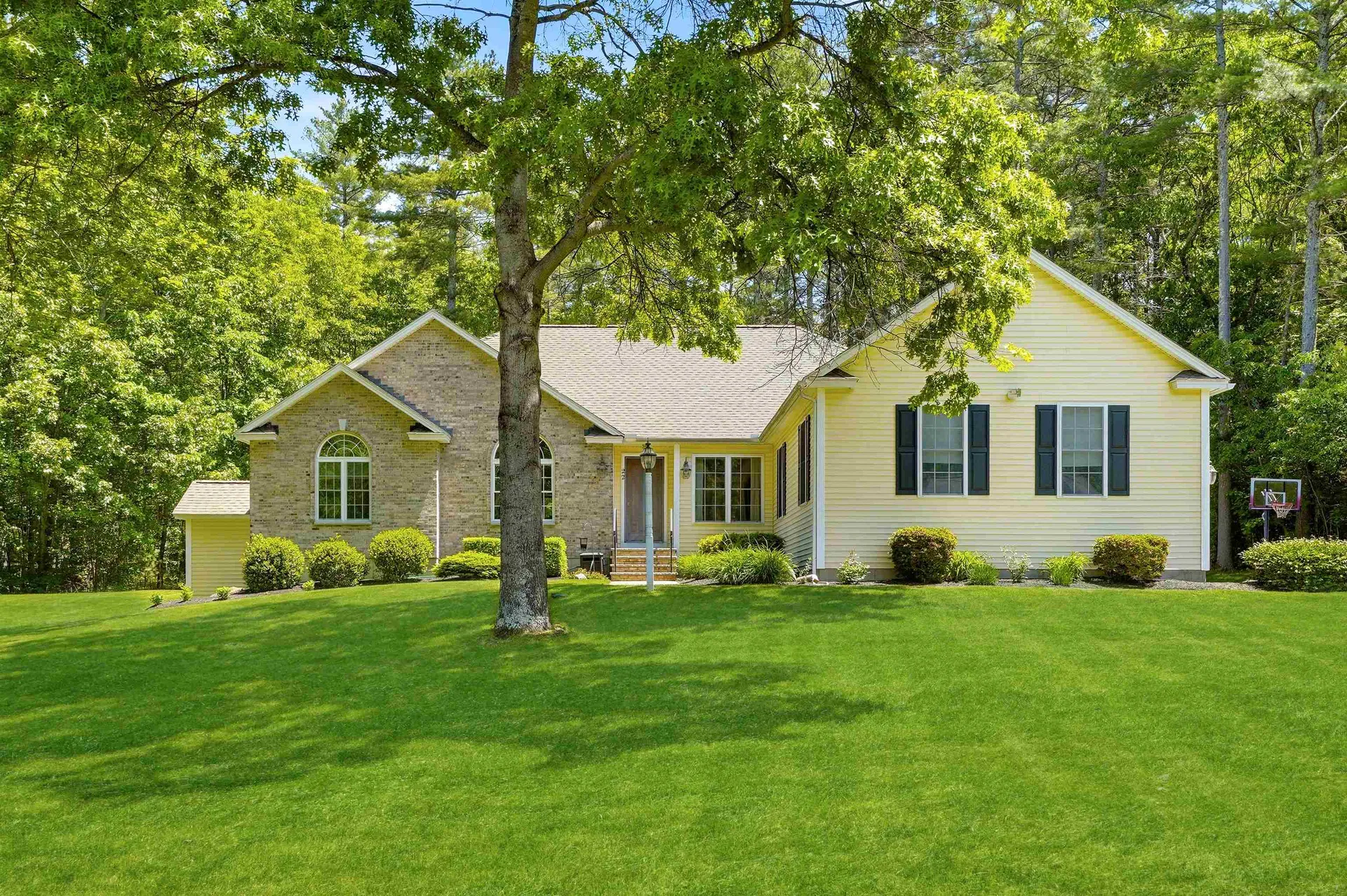 22 May Lane Pelham NH 03076