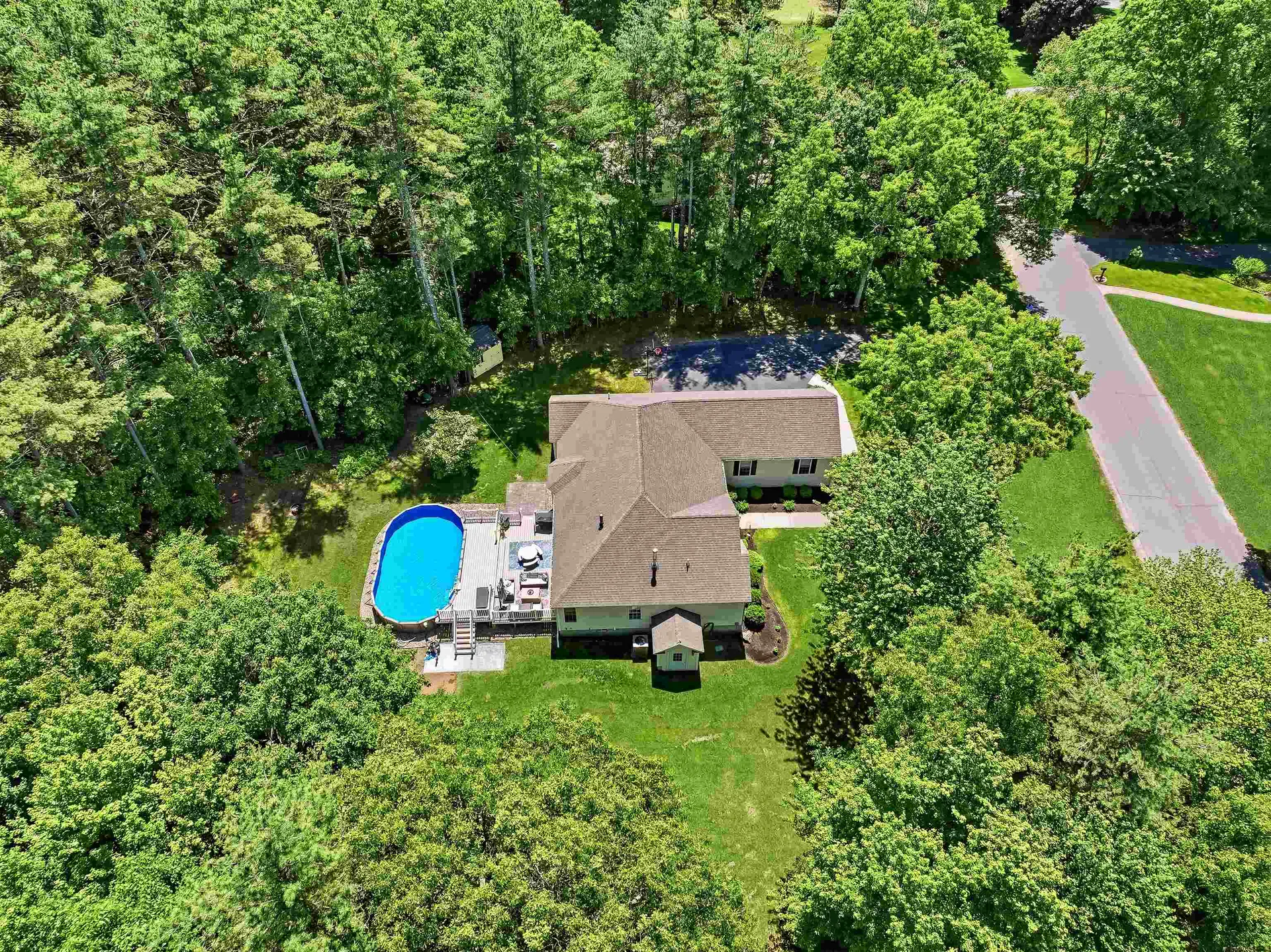 22 May Lane Pelham NH 03076