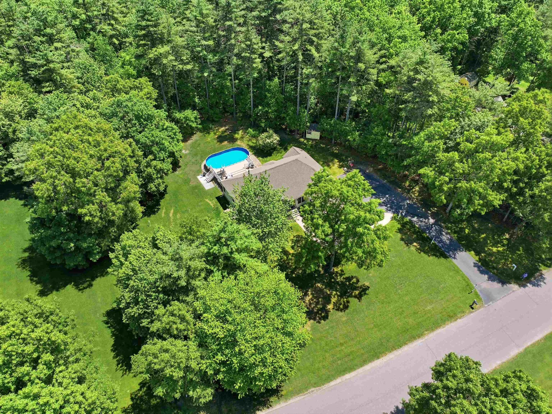 22 May Lane Pelham NH 03076