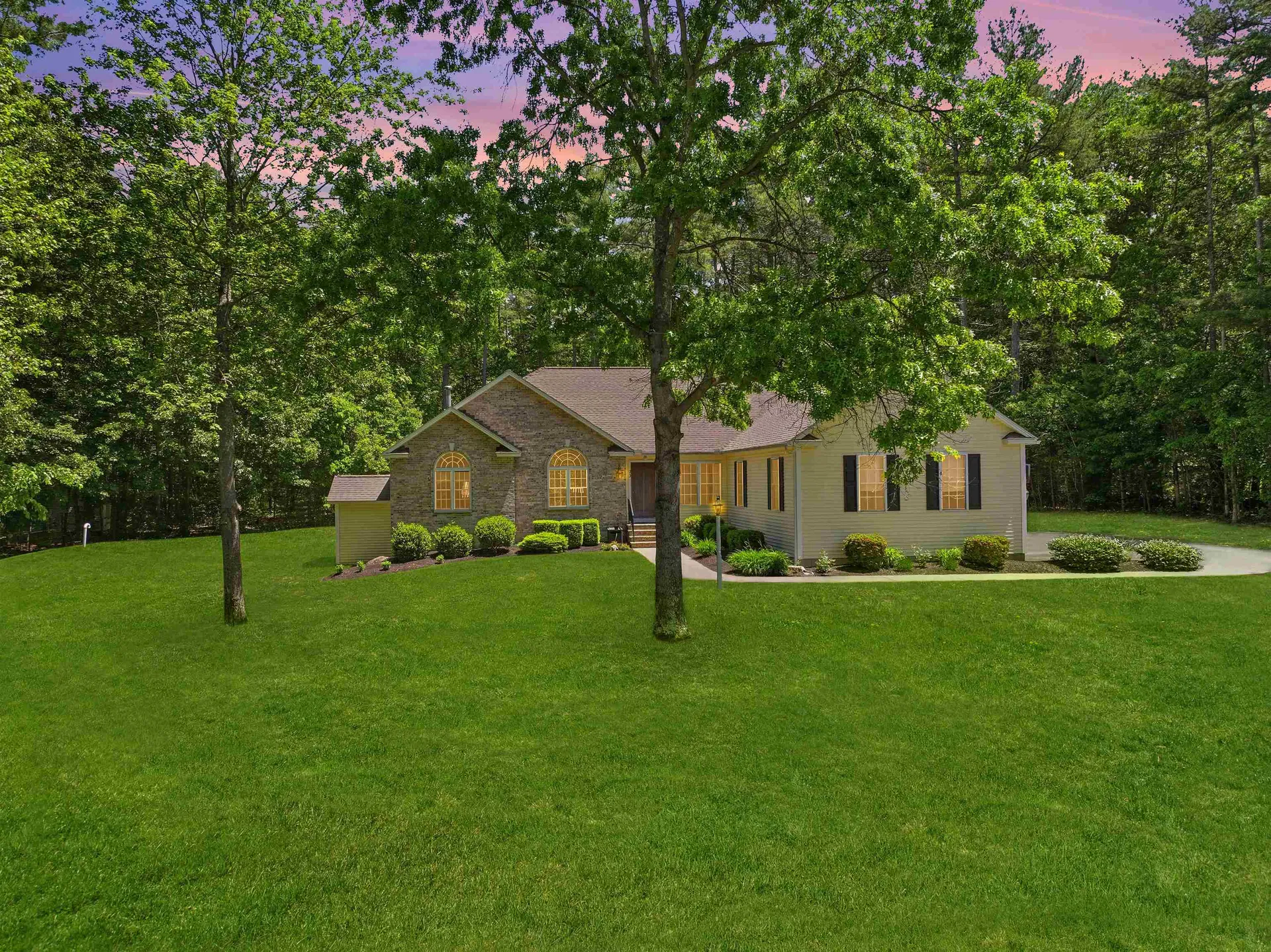 22 May Lane Pelham NH 03076
