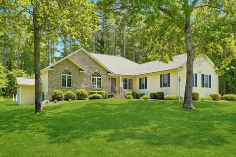 22 May Lane Pelham NH 03076