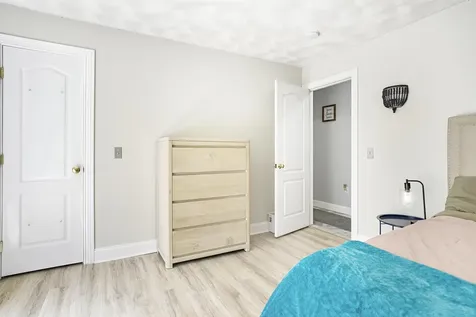22 May Lane Pelham NH 03076