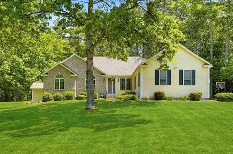 22 May Lane Pelham NH 03076