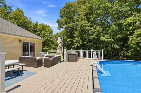 22 May Lane Pelham NH 03076