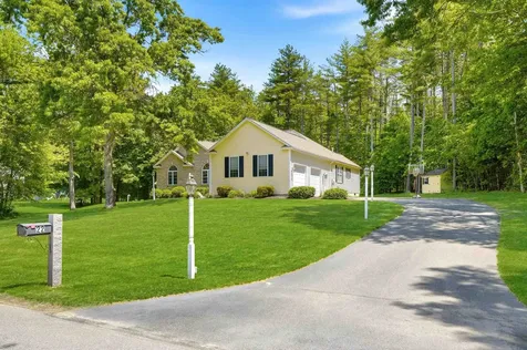 22 May Lane Pelham NH 03076