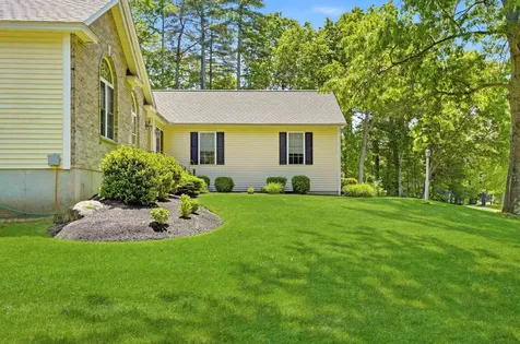 22 May Lane Pelham NH 03076