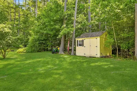 22 May Lane Pelham NH 03076