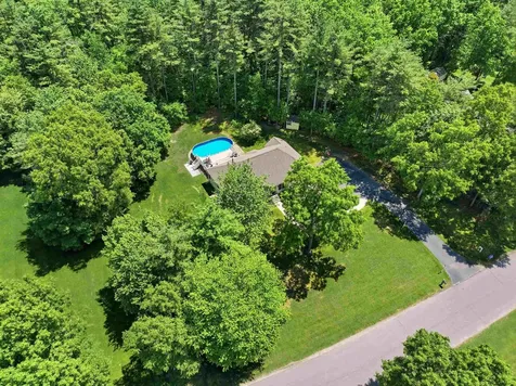 22 May Lane Pelham NH 03076