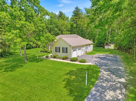 22 May Lane Pelham NH 03076