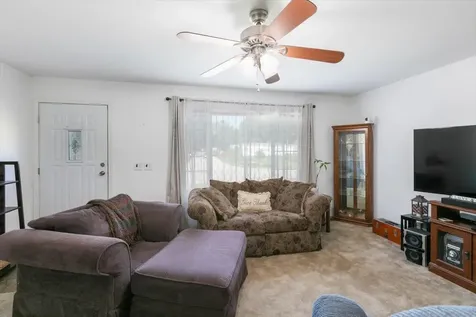 25 Ridgefield Drive Nashua NH 03062