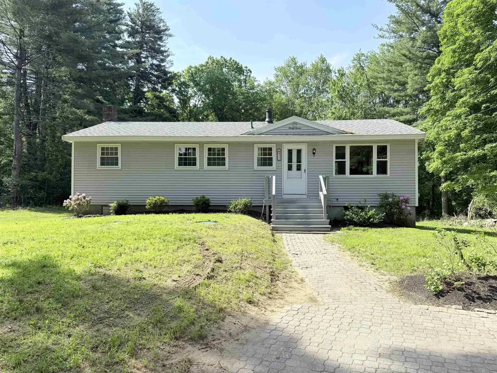 37 Bluff Street Salem NH 03079