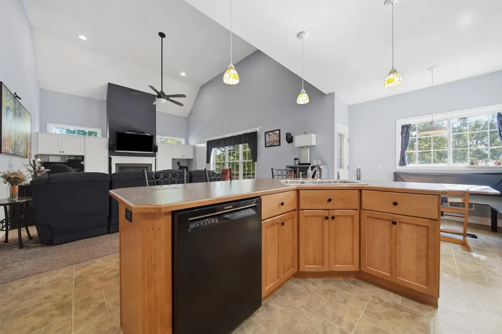 22 Longview Circle Pelham NH 03076
