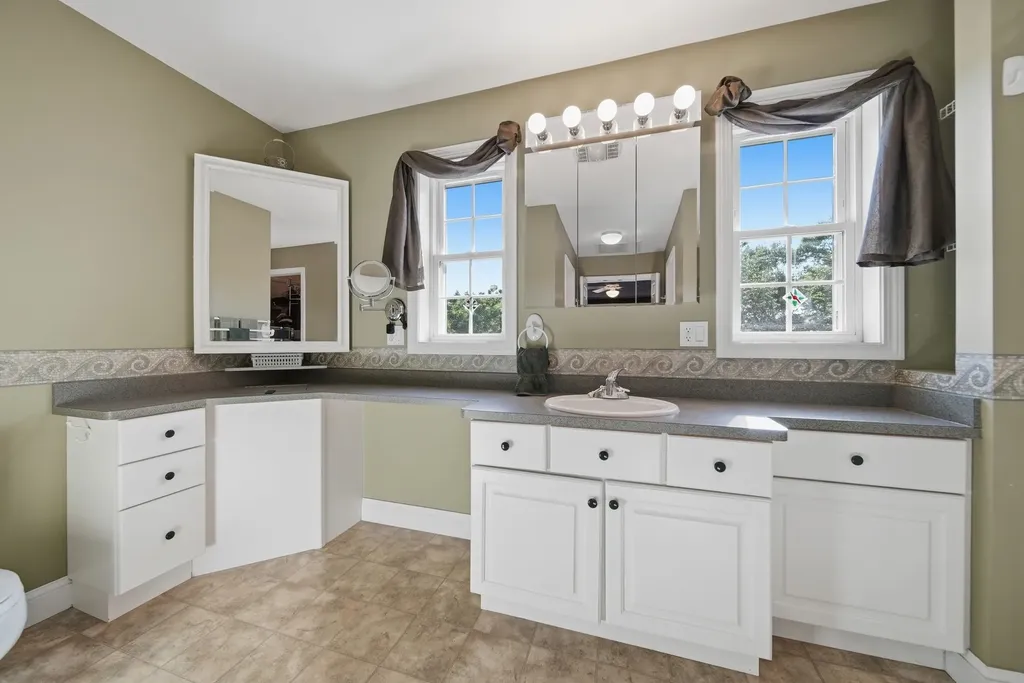 22 Longview Circle Pelham NH 03076
