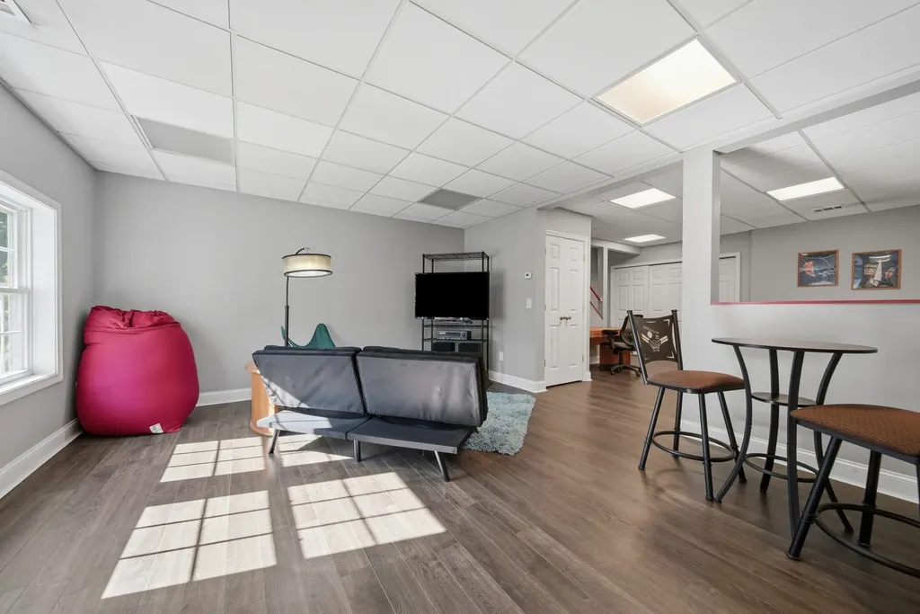 22 Longview Circle Pelham NH 03076