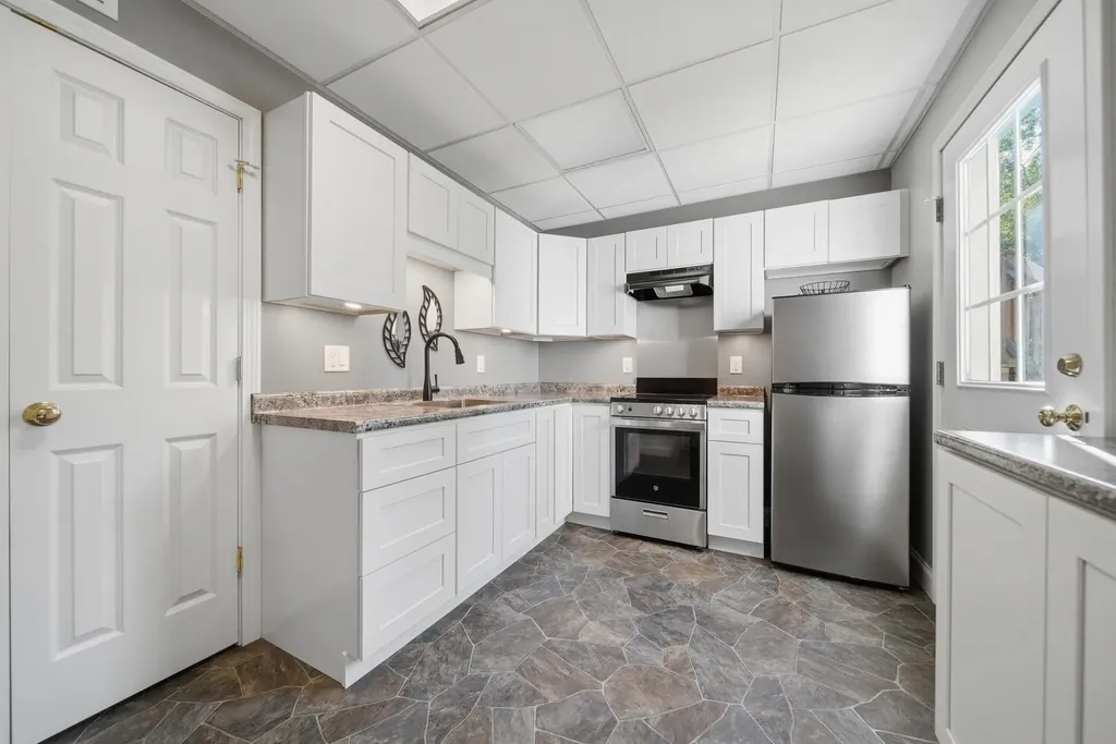 22 Longview Circle Pelham NH 03076