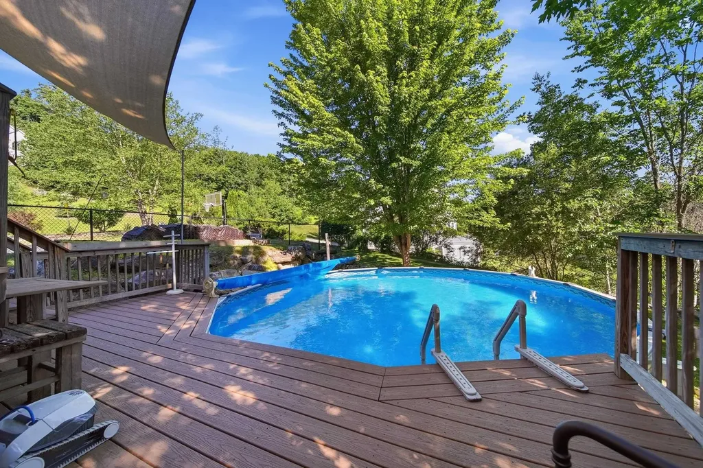 22 Longview Circle Pelham NH 03076