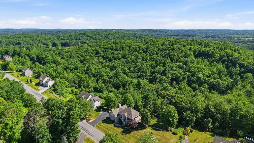 22 Longview Circle Pelham NH 03076