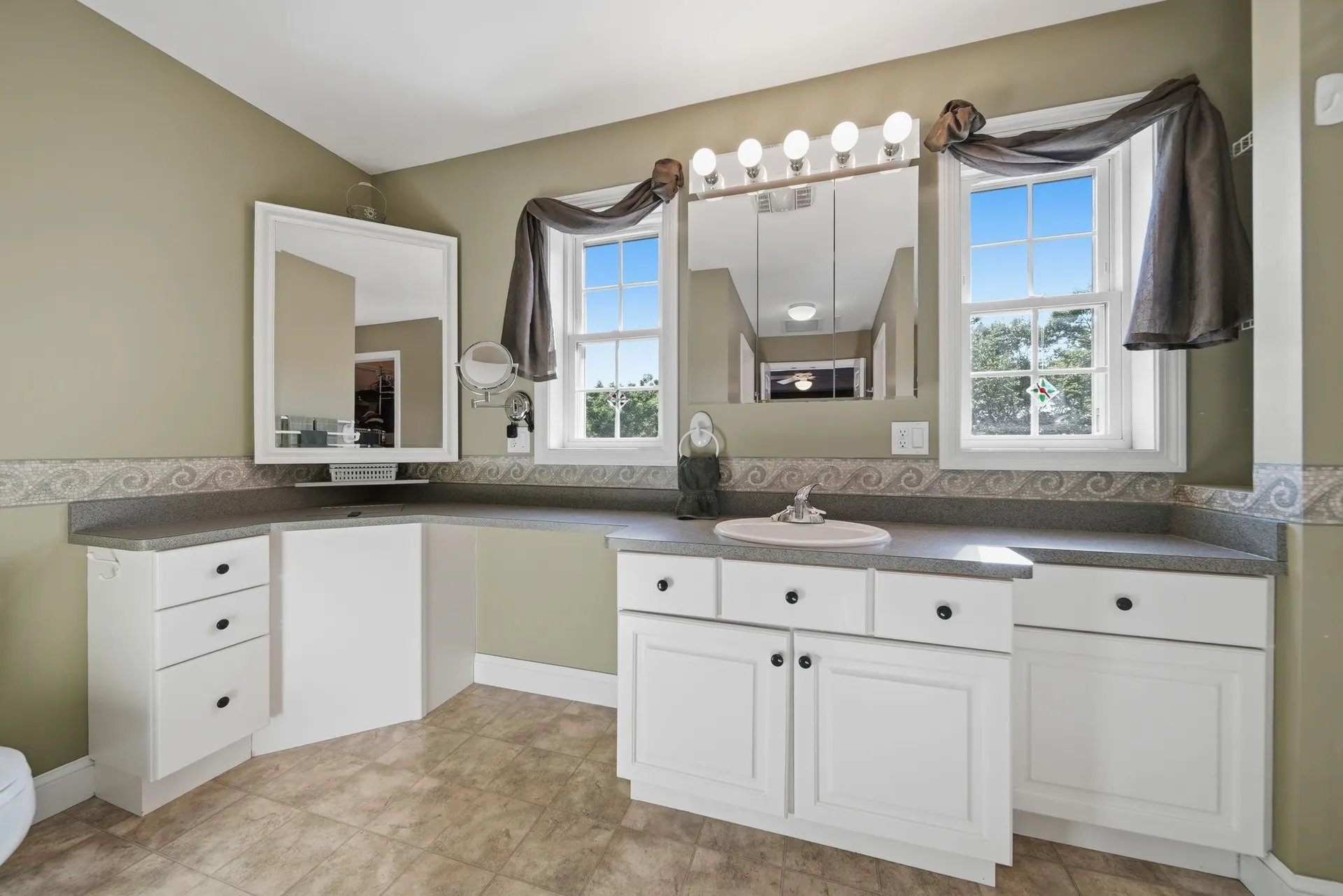 22 Longview Circle Pelham NH 03076