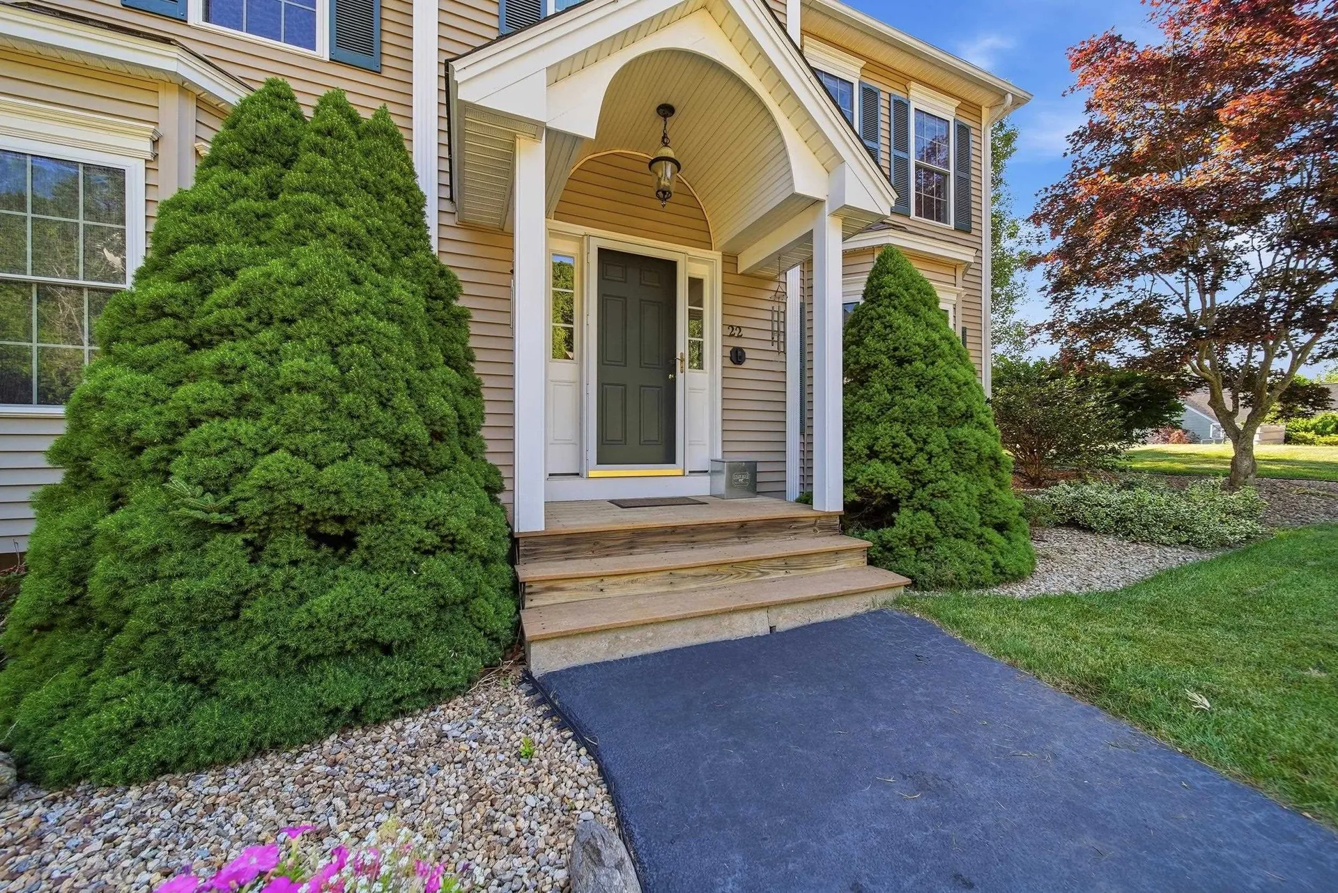 22 Longview Circle Pelham NH 03076