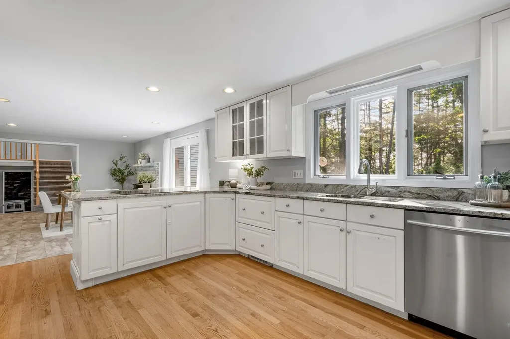 23 Middle Dunstable Road Nashua NH 03062