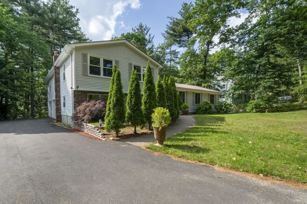 23 Middle Dunstable Road Nashua NH 03062