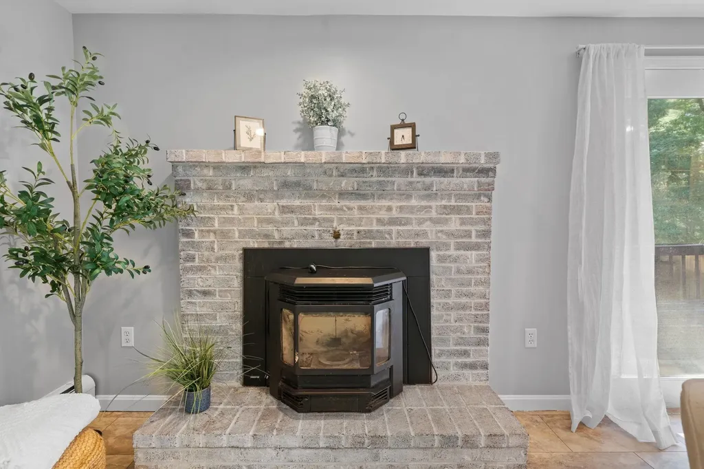23 Middle Dunstable Road Nashua NH 03062