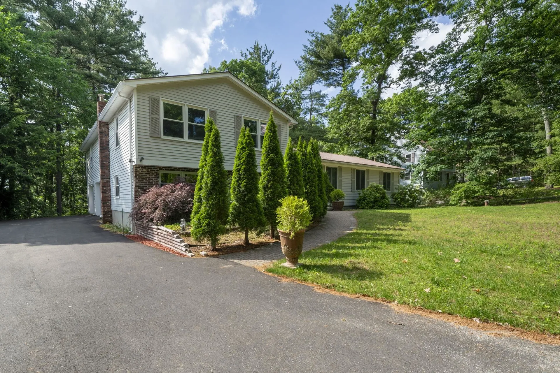 23 Middle Dunstable Road Nashua NH 03062