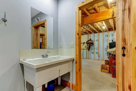 13 Lower Middle Road Chittenden VT 05763