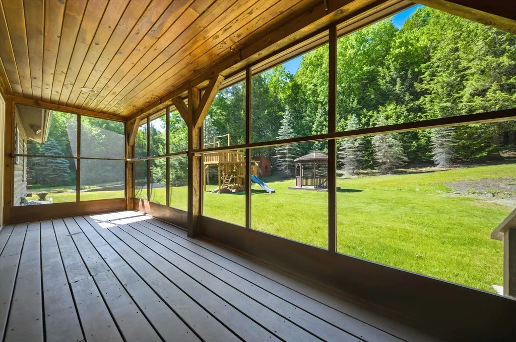 20 Mccollum Road New Boston NH 03070