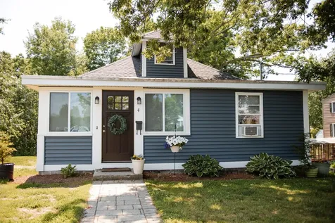4 Troy Street Nashua NH 03064