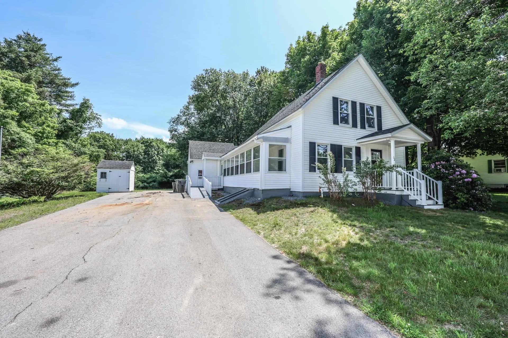 32 Raymond Road Auburn NH 03032