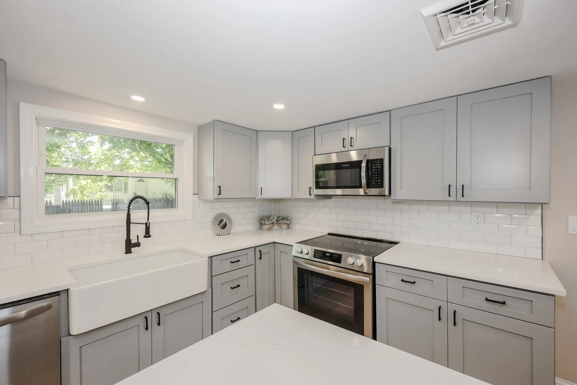 32 Raymond Road Auburn NH 03032