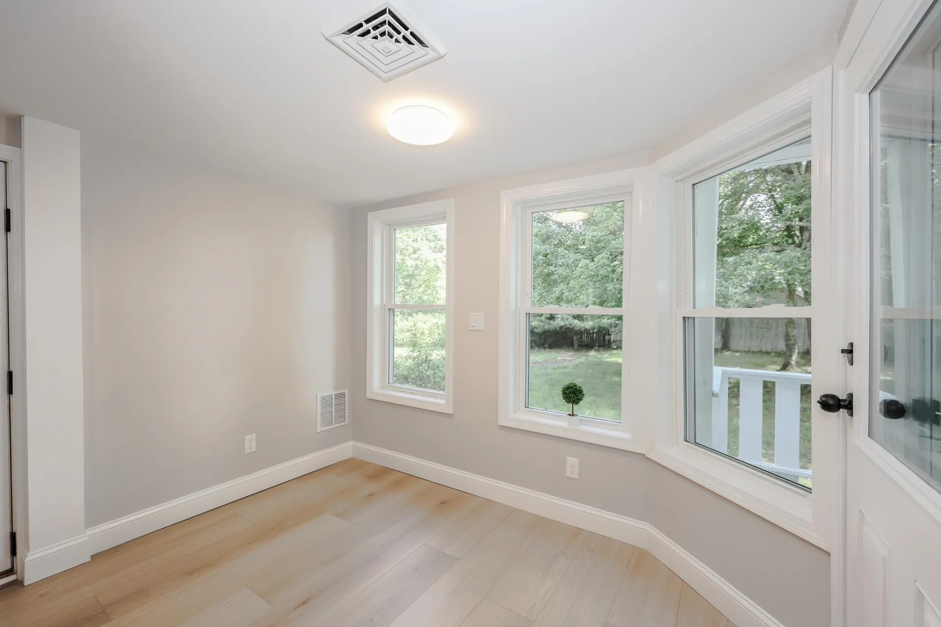 32 Raymond Road Auburn NH 03032