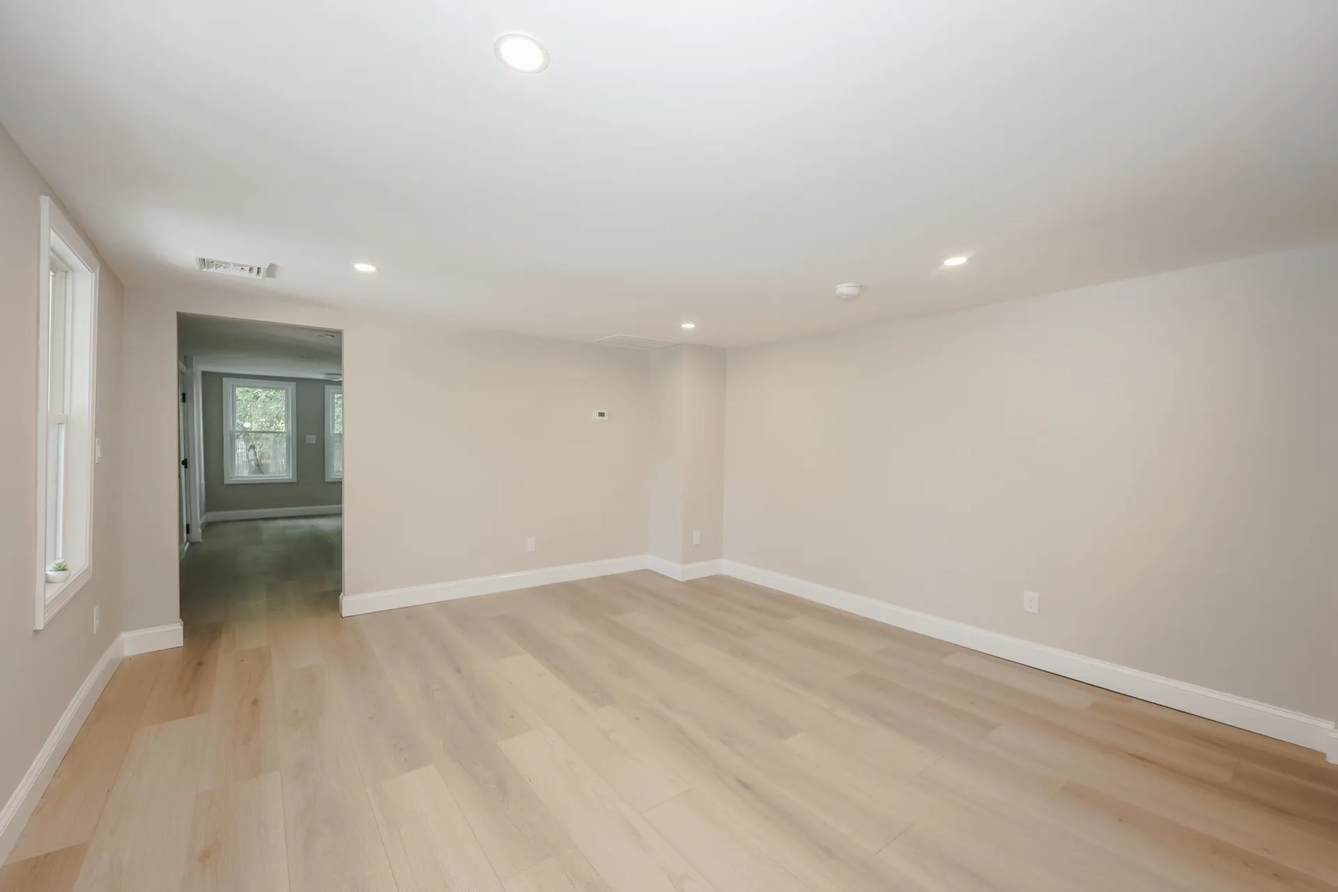 32 Raymond Road Auburn NH 03032