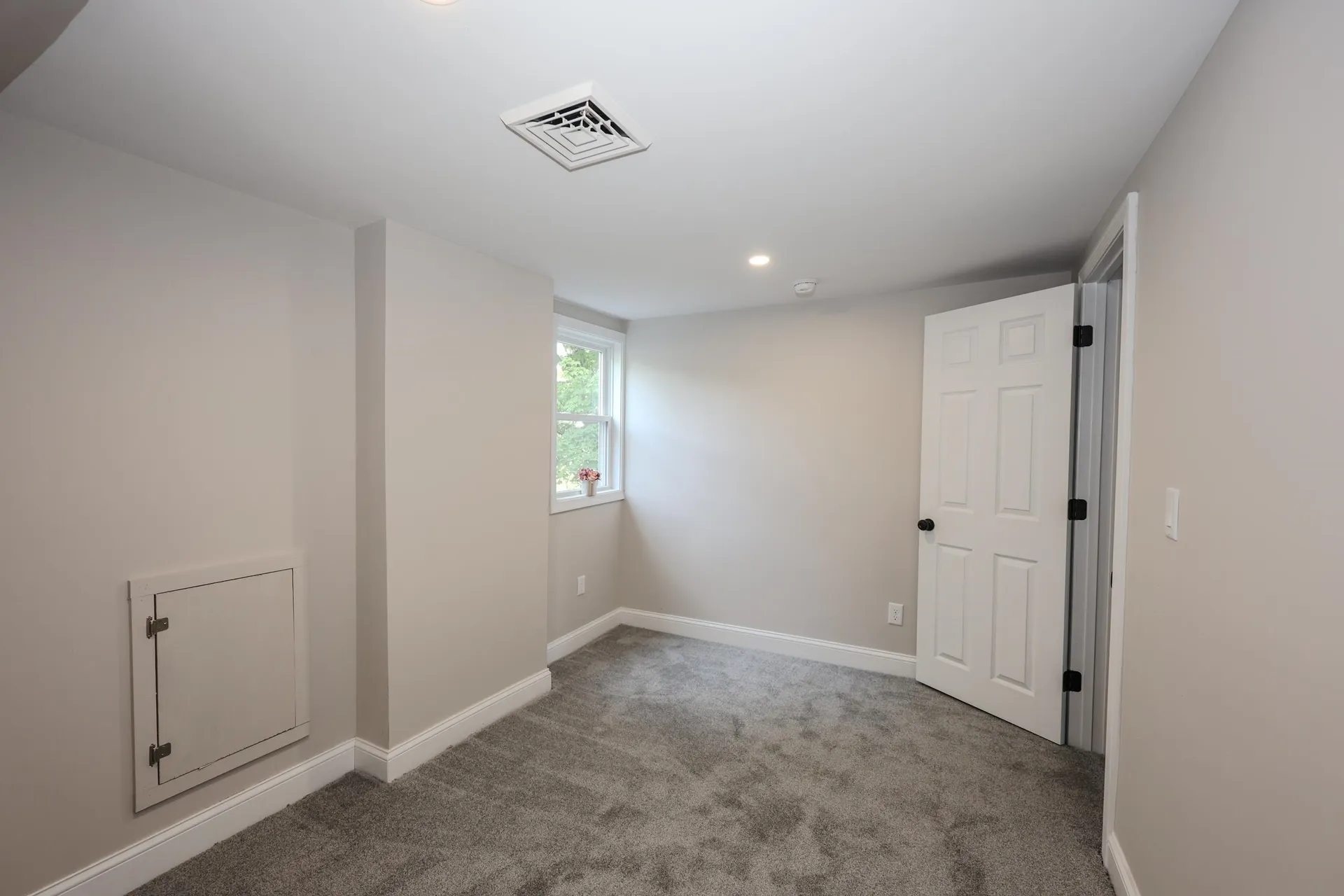 32 Raymond Road Auburn NH 03032