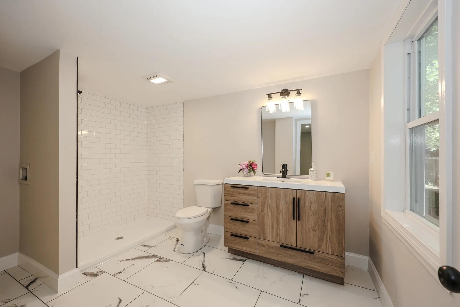 32 Raymond Road Auburn NH 03032