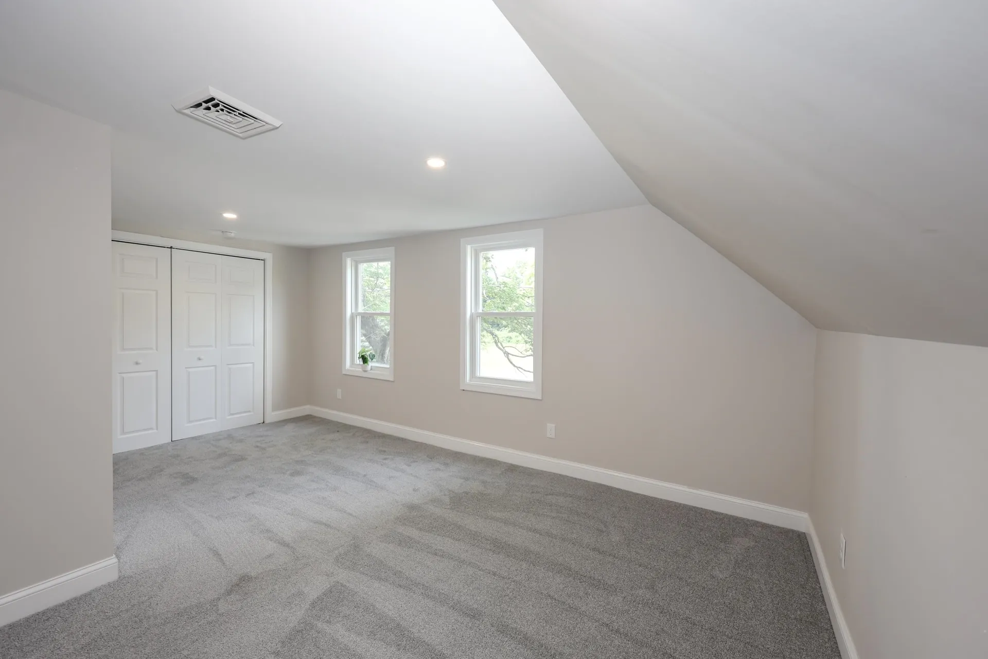 32 Raymond Road Auburn NH 03032