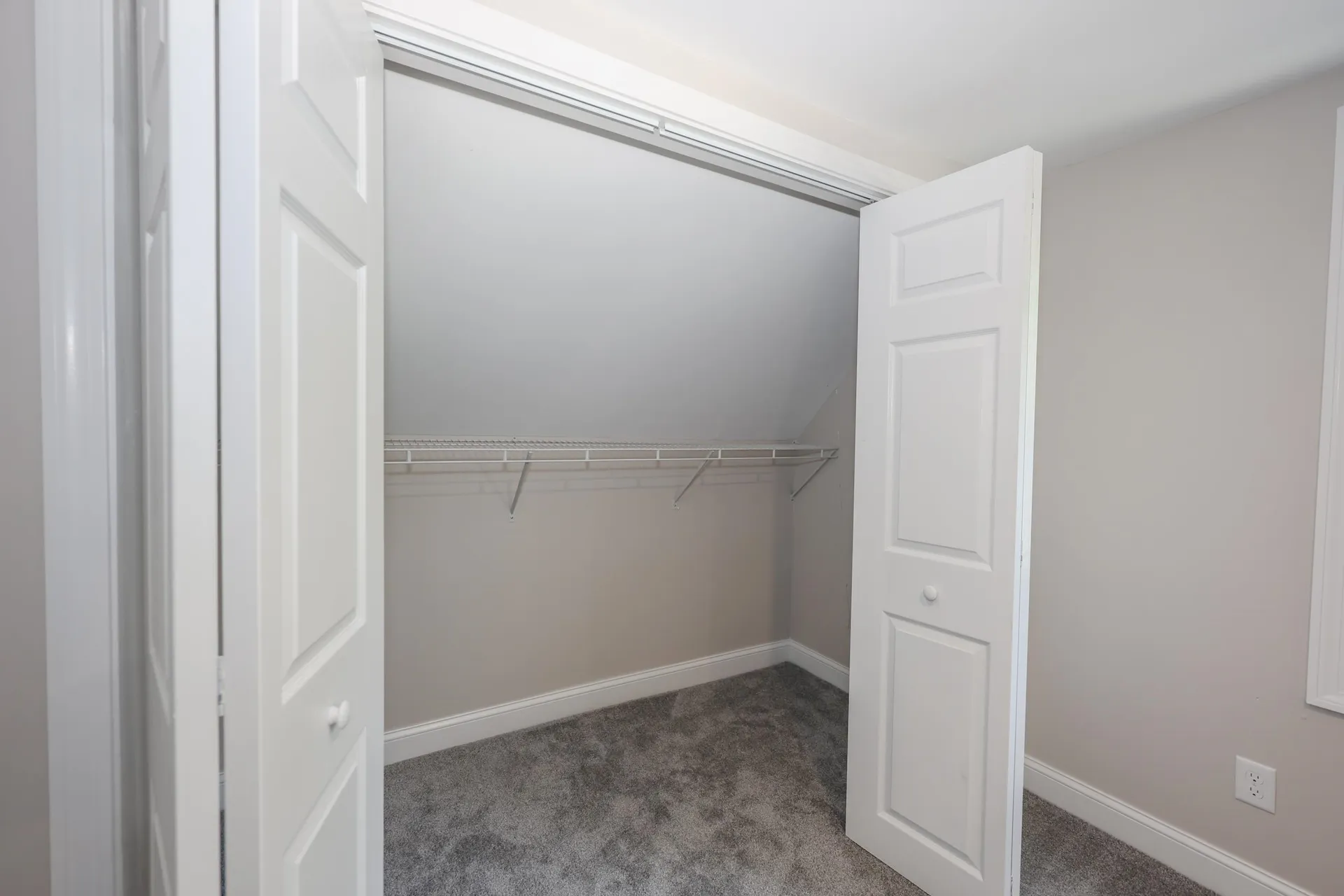 32 Raymond Road Auburn NH 03032