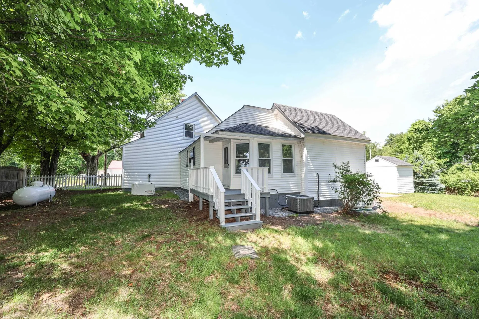 32 Raymond Road Auburn NH 03032