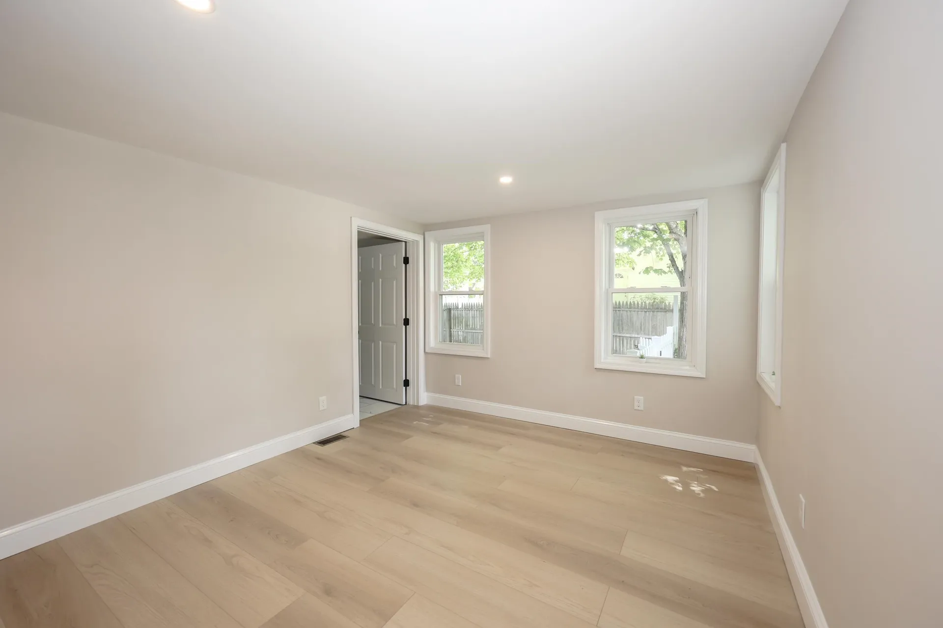 32 Raymond Road Auburn NH 03032